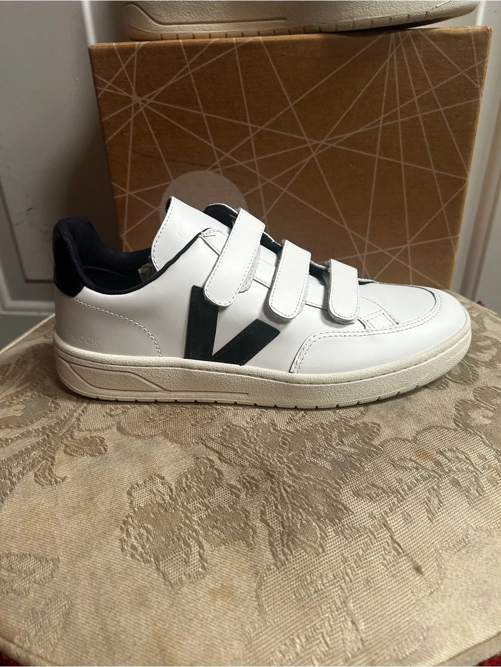 Veja women’s V-Lock White Sneakers with Black Accent - Velcro Closure Sz 9